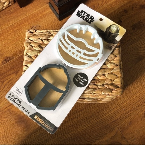 Disney's Star Wars: The Mandalorian: 2 Silicone Breakfast Molds - Picture 1 of 2